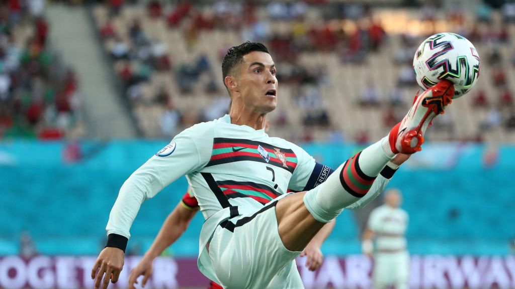 Zdjęcie okładkowe artykułu: Getty Images / Vincent Van Doornick / Na zdjęciu: Cristiano Ronaldo w meczu z Belgią