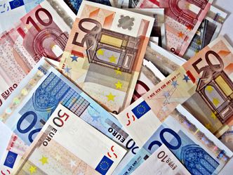 Kredyt zaciągnięty za granicą? KE chce większej konkurencji w usługach finansowych w UE