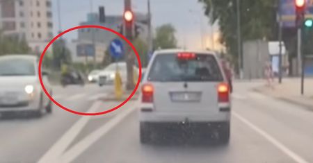 Nagranie z wypadku. Motocyklista wyleciał w powietrze