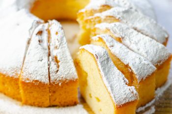 Mieszam kilka składników. Po chwili mam wysokobiałkową babkę wielkanocną, po której nie skacze cukier