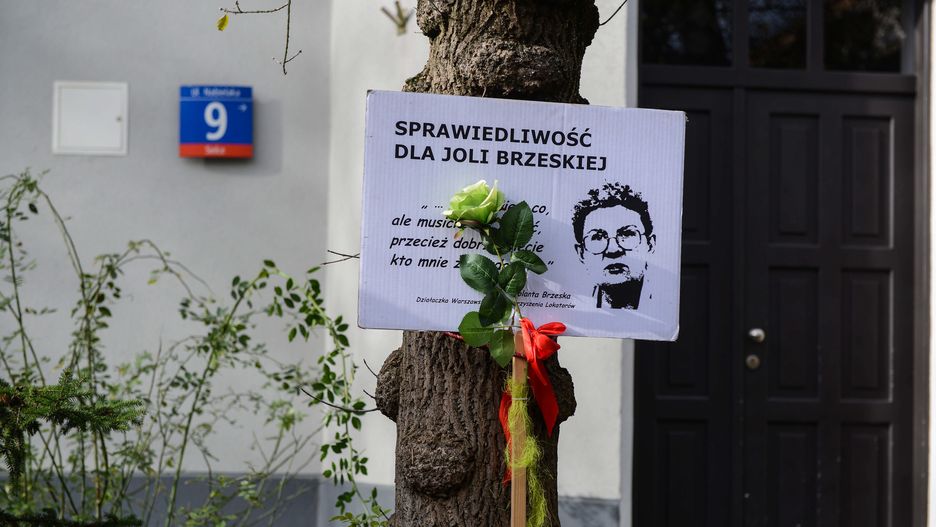 Kamienica przy Nabielaka 9
Jakub Kami�ski
budynek, dom, eksmisja, has�o, Jolanta Brzeska, kamienica, kamienicznicy, komisja weryfikacyjna, Mokot�w, napis, prawa lokator�w, reprywatyzacja, roszczenia, Warszawskie Stowarzyszenie Lokator�w