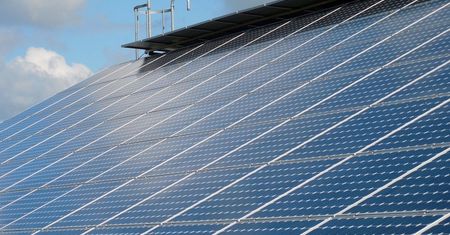Wielka Brytania ma więcej energii z paneli słonecznych niż z węgla