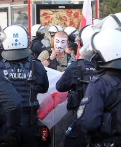 Protesty w Polsce. Media: kibice Arki Gdynia wdarli się do biura posła PiS. Marcin Horała interweniuje