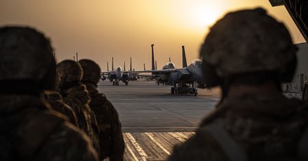 Napięcie na Bliskim Wschodzie rośnie. USA i Wielka Brytania ograniczają obecność wojskową w Katarze