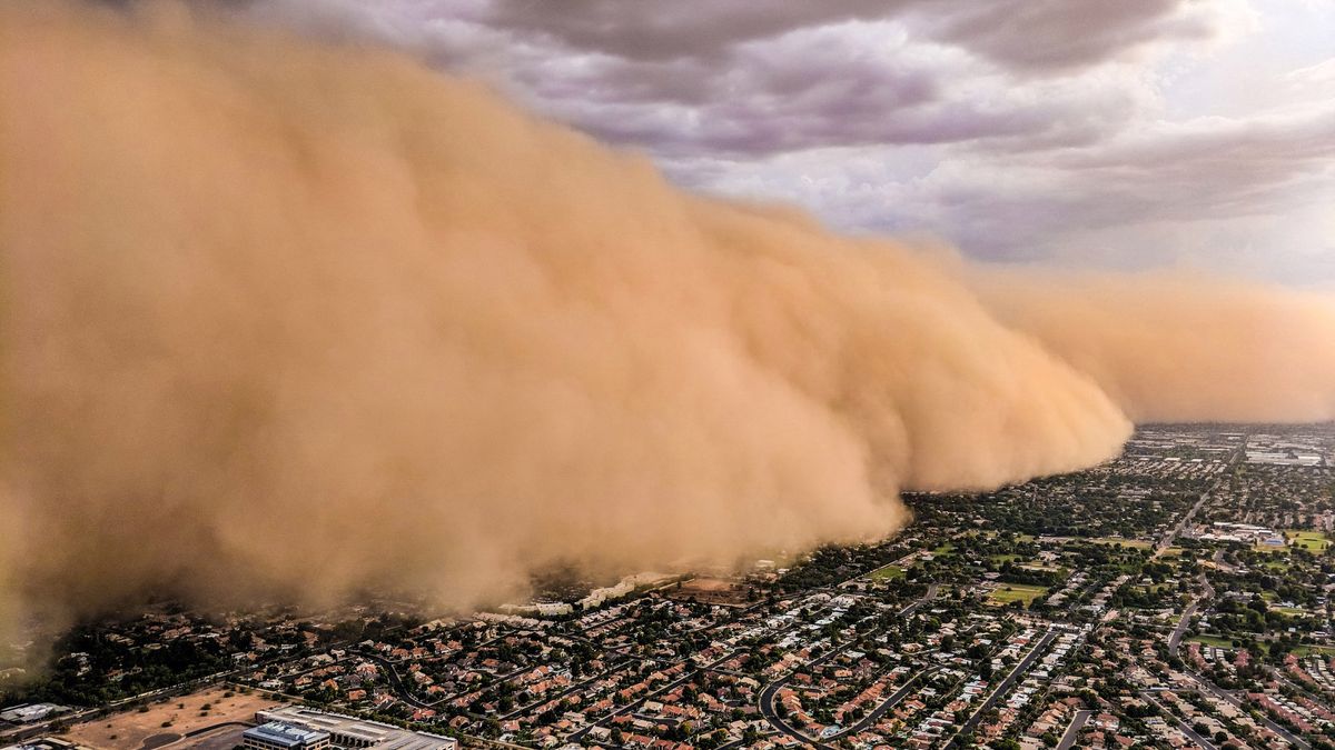 Potężna burza piaskowa na zdjęciach ze śmigłowca 1