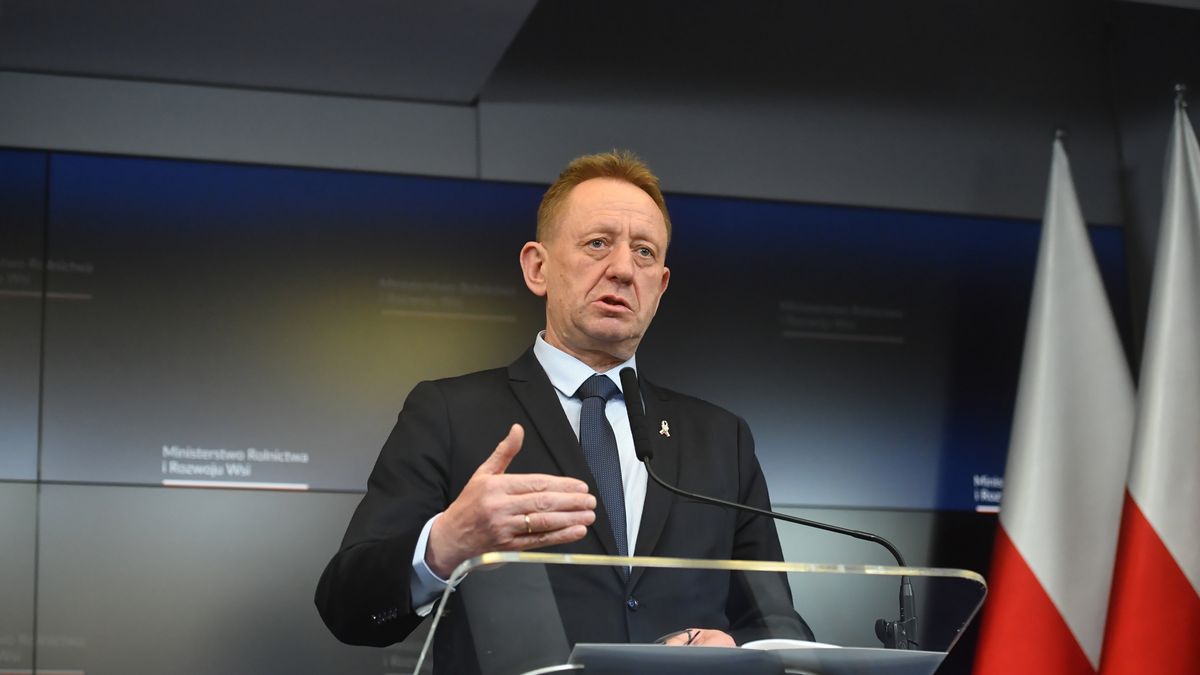 Warszawa, 12.05.2023. Minister rolnictwa i rozwoju wsi Robert Telus podczas konferencji prasowej po spotkaniu z ministrami rolnictwa krajów przyfrontowych, 12 bm. w siedzibie resortu w Warszawie. (sko) PAP/Piotr Nowak