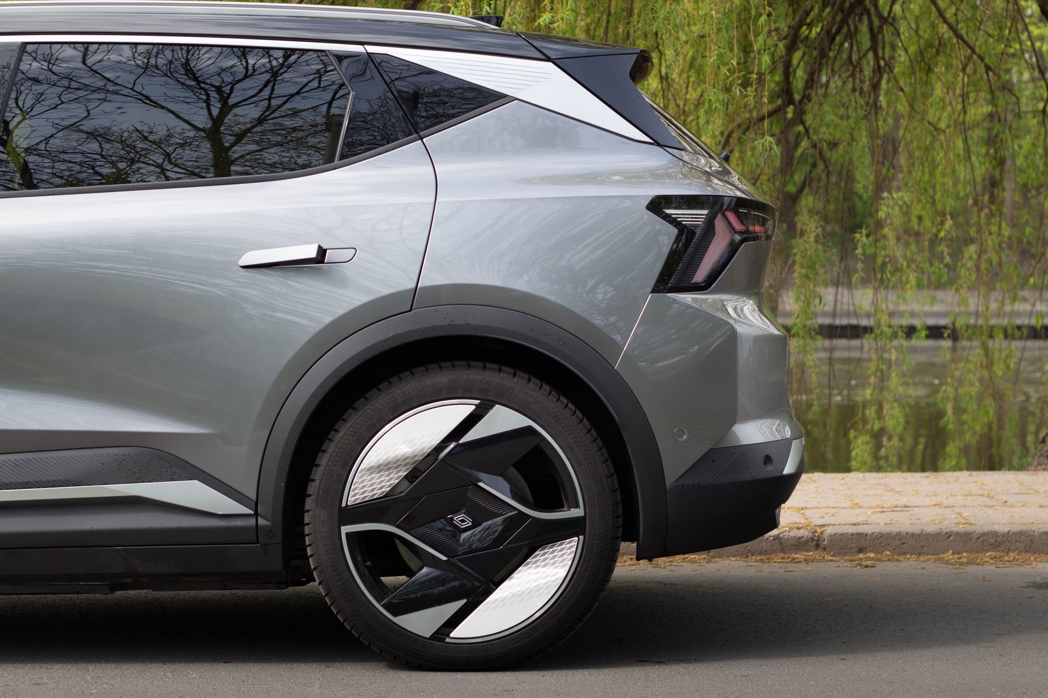 Renault Scenic E-Tech iconic long range