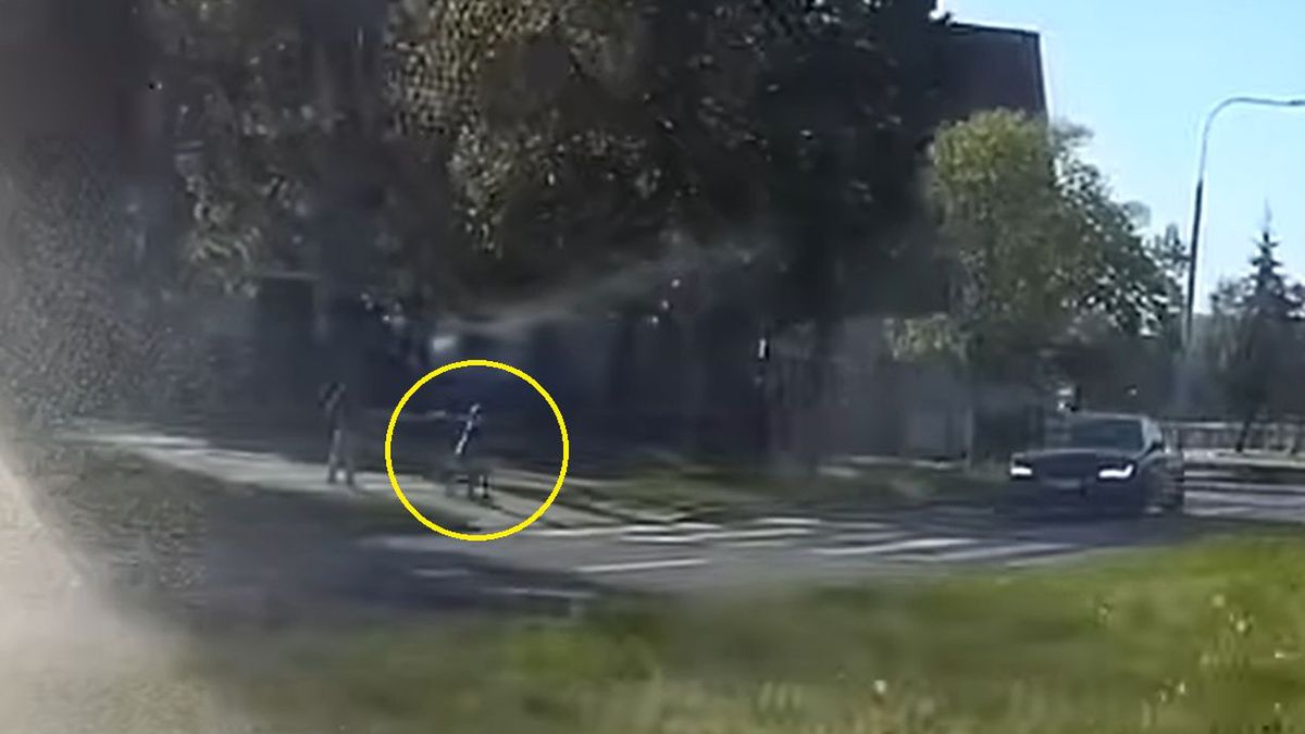 Dziecko na hulajnodze o mało nie wjechało pod koła samochodu