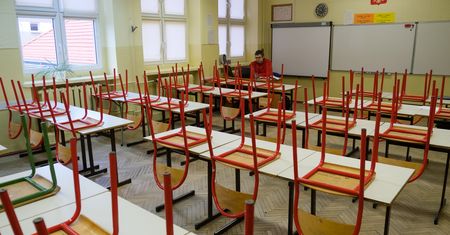 Warszawa. Śmiertelne żniwo koronawirusa w oświacie. Nie żyje nauczycielka i wicedyrektorka szkoły