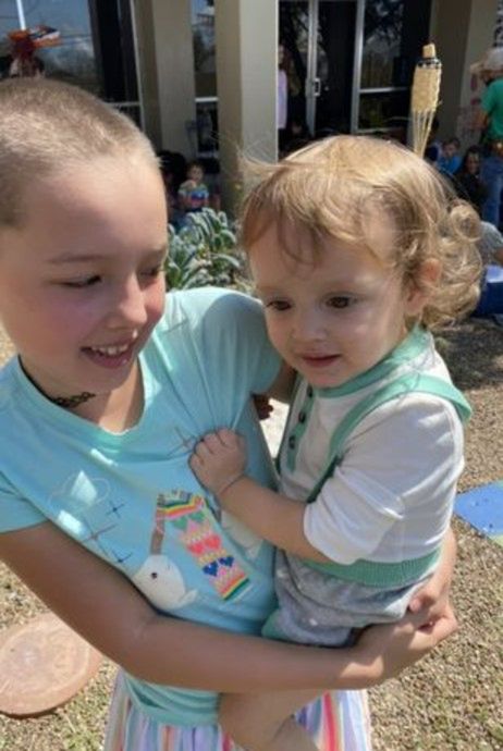 Córka Mary ogoliła włosy