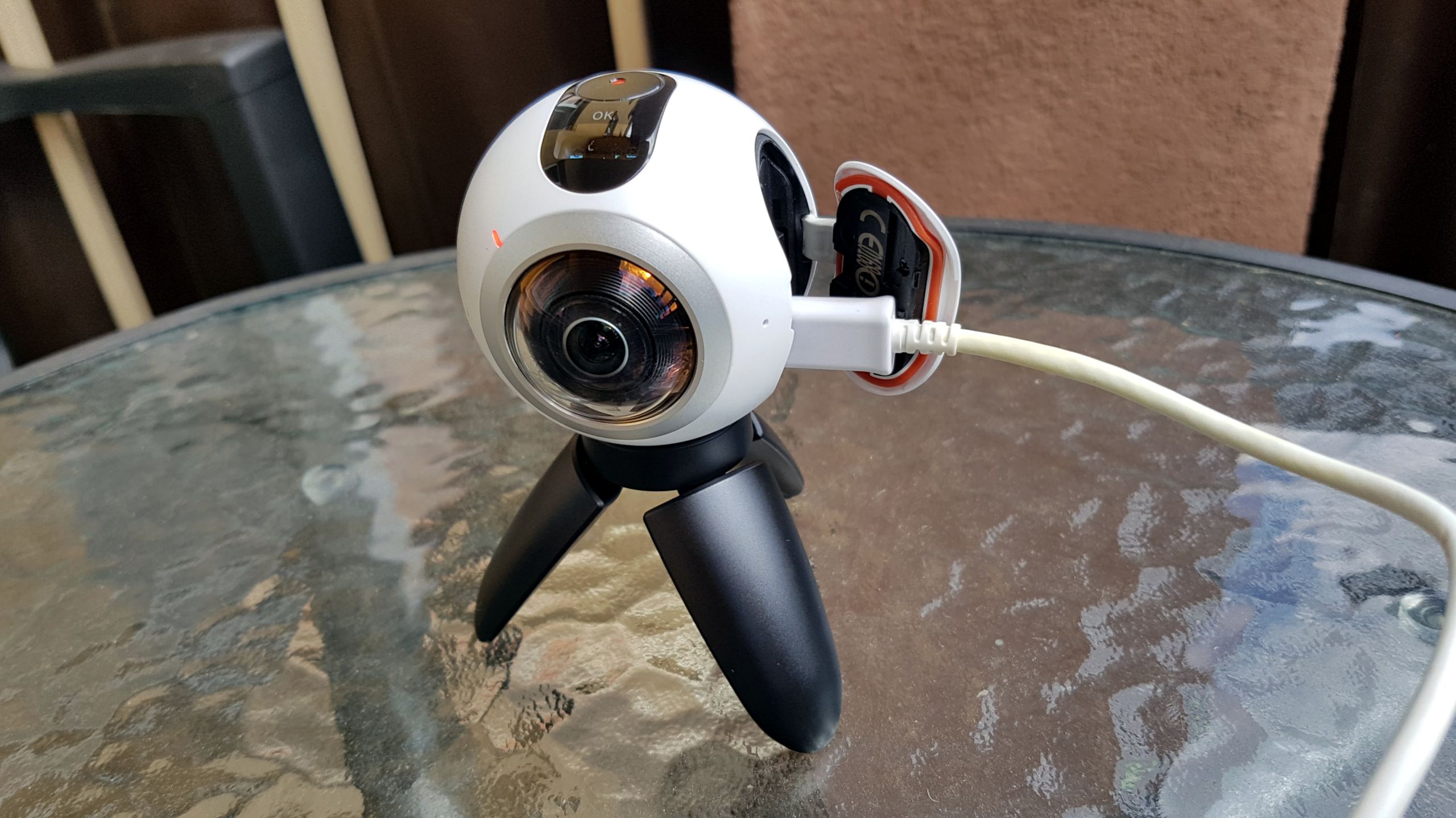 Samsung Gear 360 sprawił, że zapragnąłem mieć kamerkę 360. Ale nie tę 3