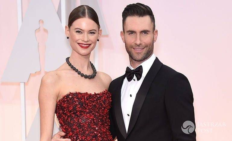 Adam Levine przechodzi ciążę razem z żoną?! Zrobili pojedynek na brzuchy... Kto ma większy?