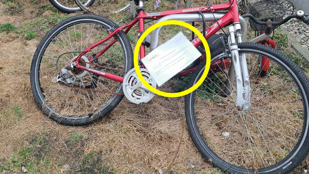 Dostrzegł karteczkę na rowerze. Aż zrobił zdjęcie.