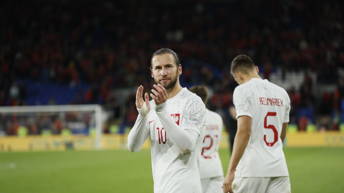Cardiff, Walia, 25.09.2022. Polak Grzegorz Krychowiak po meczu grupy A4 piłkarskiej Ligi Narodów z Walią w Cardiff, 25 bm. (js) PAP/Leszek Szymański