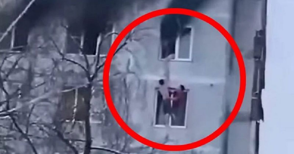 Rosja. Pożar w Moskwie. Ryzykował życiem, by ocalić swoją dziewczynę. Fot. YouTube