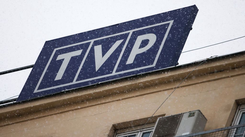 Getty Images / Jakub Porzycki/NurPhoto / Na zdjęciu: logo TVP