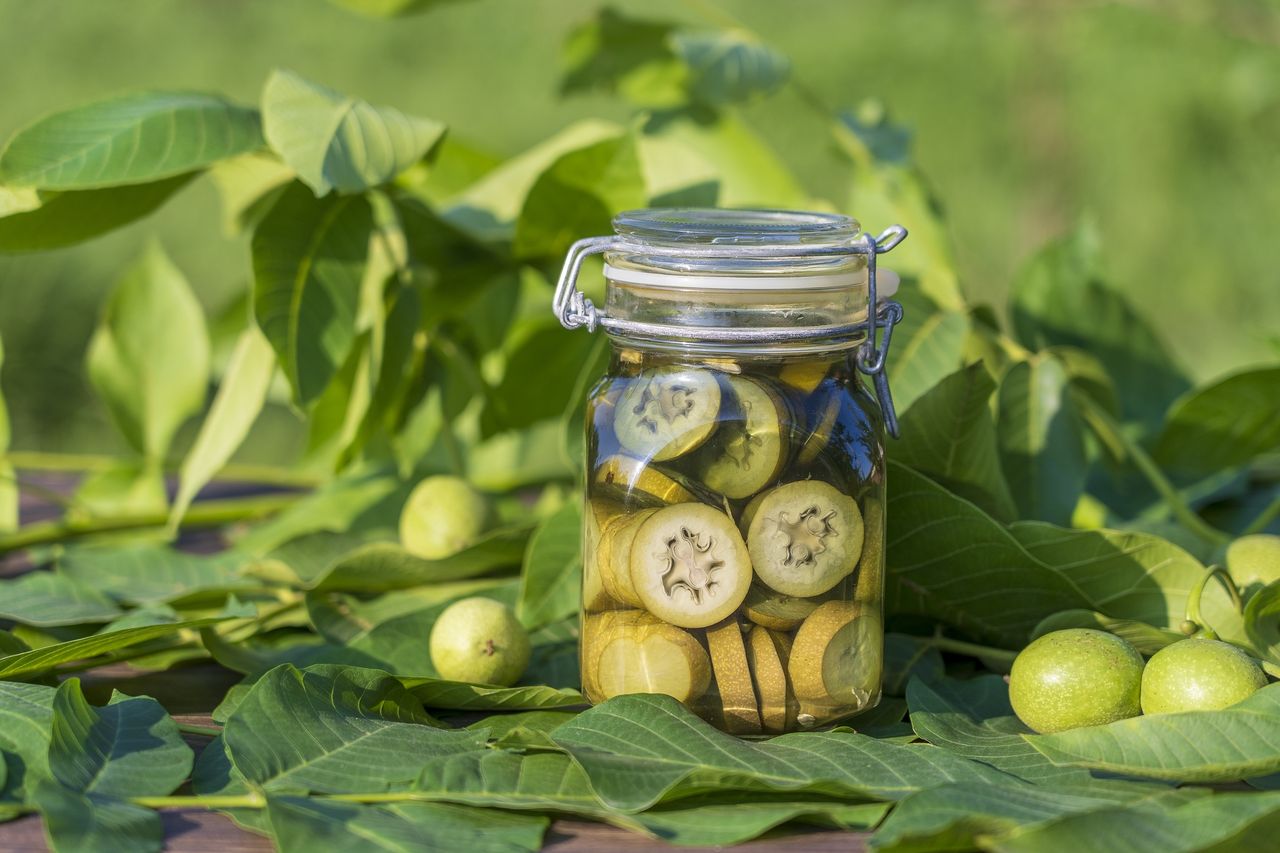 To dobry moment, by przygotować zdrową nalewkę. Pomaga na niestrawność