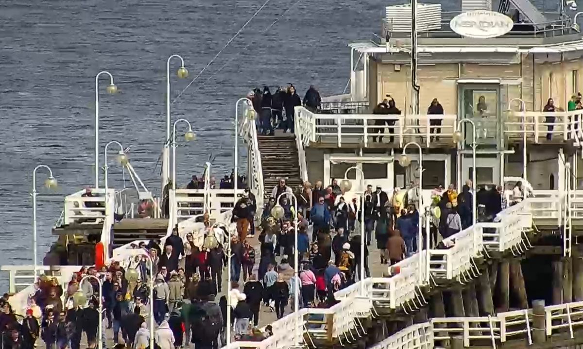 Molo w Sopocie oblężone. Turyści spędzają Wielkanoc nad Bałtykiem