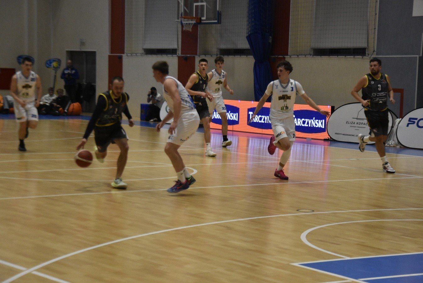 Koszykarze III-ligowego Górnika KALTECH Wałbrzych pokonali we własnej hali, 81:46 drużynę Chrobrego XXI Kłodzko