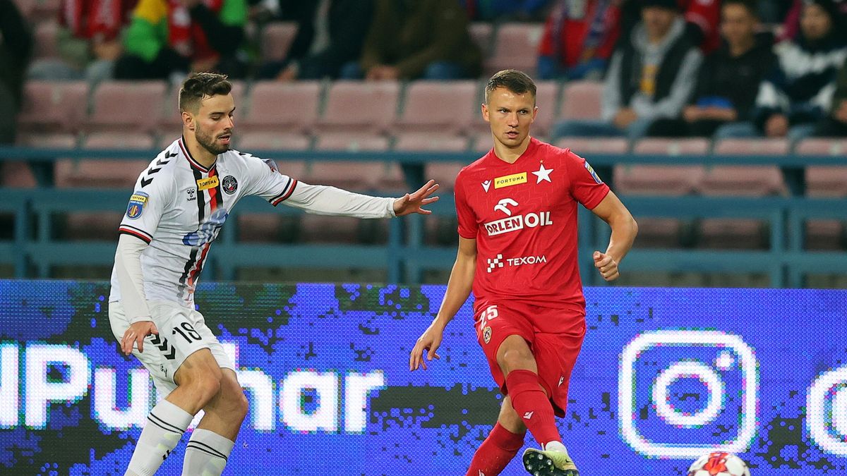 Zdjęcie okładkowe artykułu: PAP / Łukasz Gągulski / Na zdjęciu: Bartosz Jaroch (z prawej) strzelił gola i miał asystę