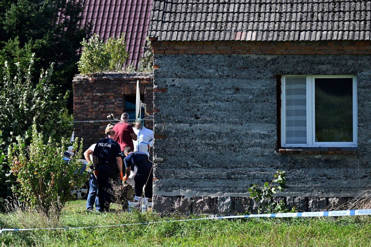 Czerniki (woj. pomorskie), 16.09.2023. Miejsce, w którym odkryto ciała trzech noworodków w piwnicy domu w Czernikach.