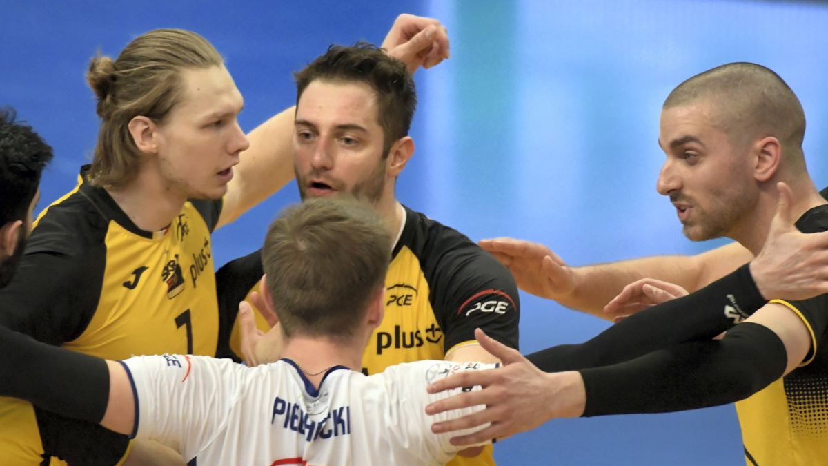 PAP / Grzegorz Michałowski / Na zdjęciu: radość siatkarzy PGE Skra Bełchatów