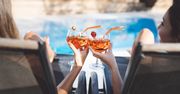 Polacy podróżują odpowiedzialniej. Decydują się na klauzule alkoholowe