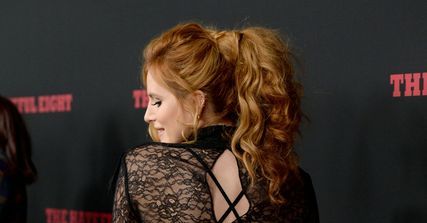 "Scream Queens": Bella Thorne pokazala bieliznę na czerwonym dywanie
