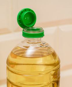 Pustą butelkę po oleju wyrzucaj do tego kosza. Wiedziałeś o tym?