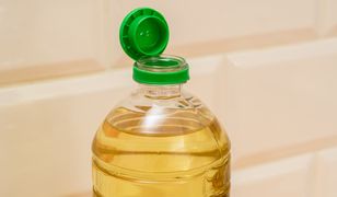 Pustą butelkę po oleju wyrzucaj do tego kosza. Wiedziałeś o tym?