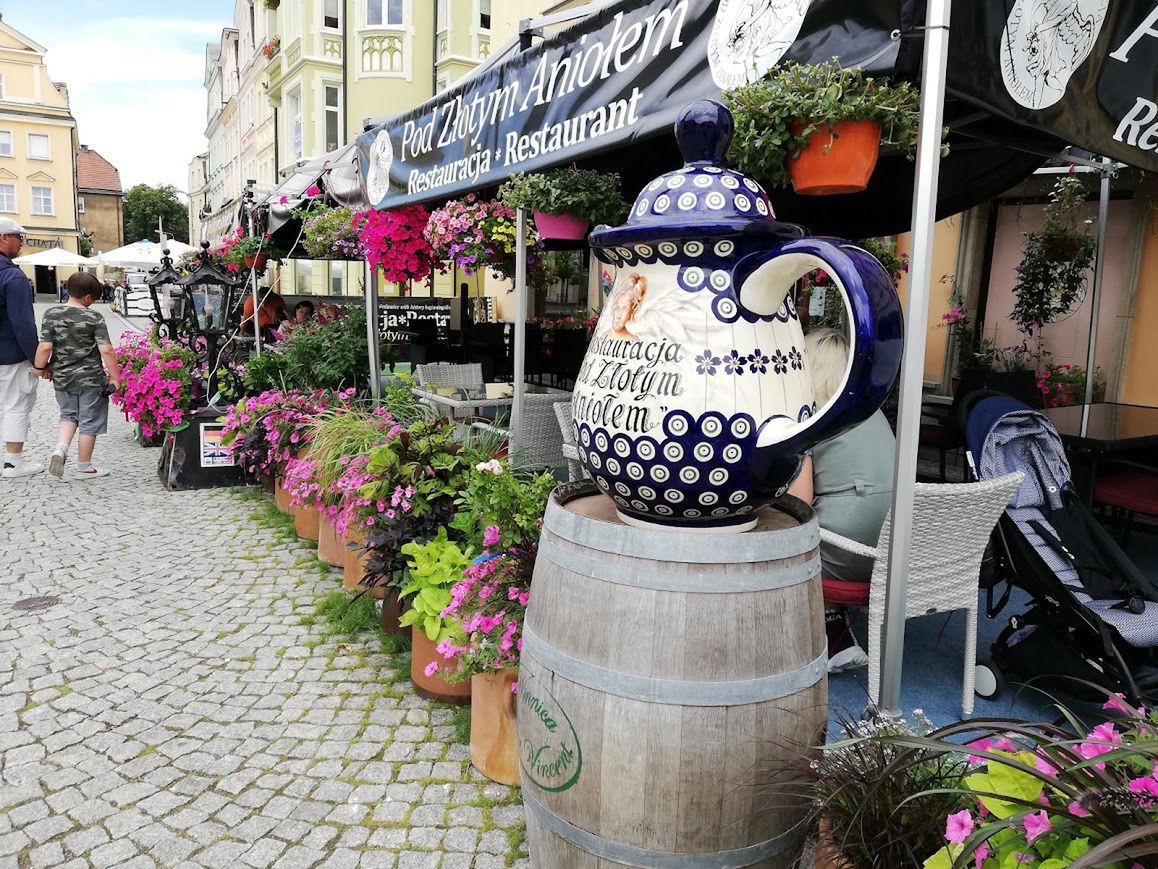 Ceramikę w Bolesławcu można "napotkać" dosłownie wszędzie