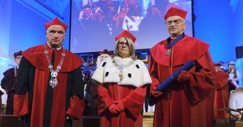 Poznań: Rozpoczęcie roku akademickiego na Uniwersytecie im. Adama Mickiewicza. "Polskim badaczom brakuje pieniędzy na podstawowe badania"