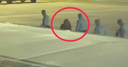 Awantura na pokładzie samolotu. Pasażerka paliła i waliła głową w okna