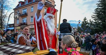 Zakopane: Mikołaj w góralskiej dorożce! Powitały go tłumy