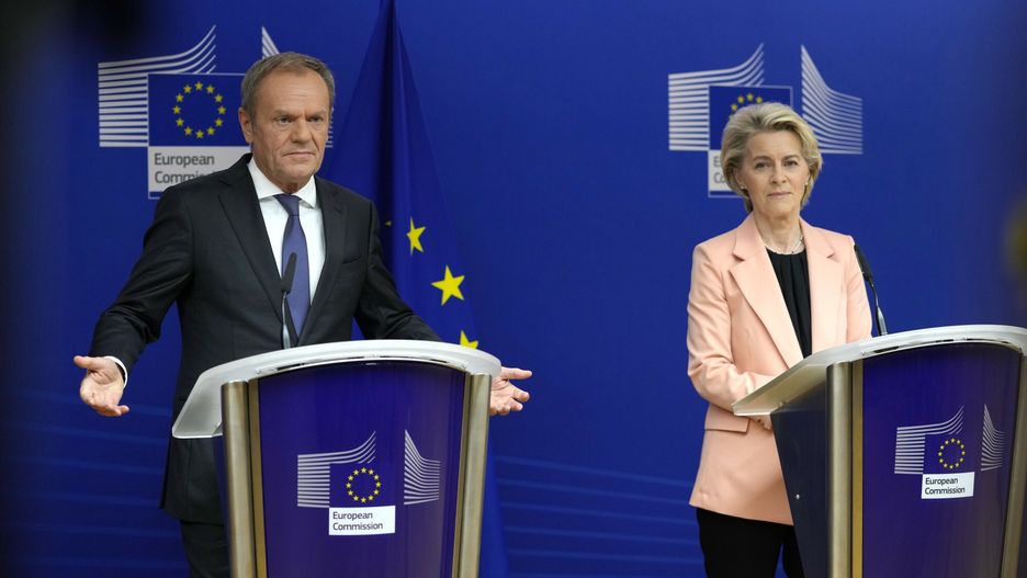 Donald Tusk w Brukseli
Leader of the Polish Civic Coalition Donald Tusk, left, and European Commission President Ursula von der Leyen address a media conference at EU headquarters in Brussels, Wednesday, Oct. 25, 2023. (AP Photo/Virginia Mayo)
Virginia Mayo