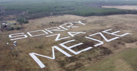 Krosno Odrzańskie. Ogromny napis: "Sorry za Mejzę"