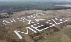 Krosno Odrzańskie. Ogromny napis: "Sorry za Mejzę"