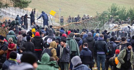 Tusk pisze do liderów UE ws. kryzysu na granicy. "W każdej chwili sytuacja może wymknąć się spod kontroli". [NA ŻYWO]