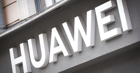 Google ostrzega przed instalowaniem usług na sprzęcie Huawei. Sam nie jest święty