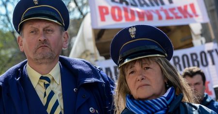 Poczta Polska nie wejdzie na giełdę, ale za to da podwyżki pracownikom