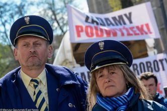 Poczta Polska nie wejdzie na giełdę, ale za to da podwyżki pracownikom