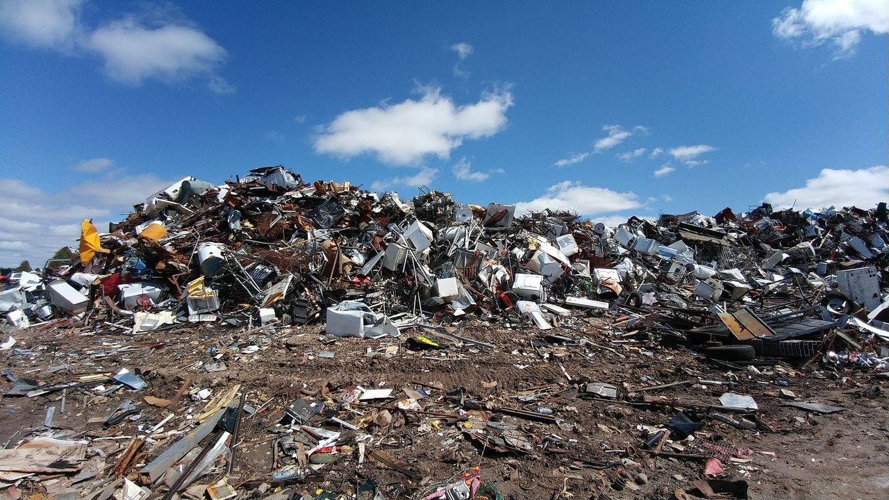 Recykling po amerykańsku, czyli ekościema. Zamiast przerabiać, wysyłali śmieci na inny kontynent