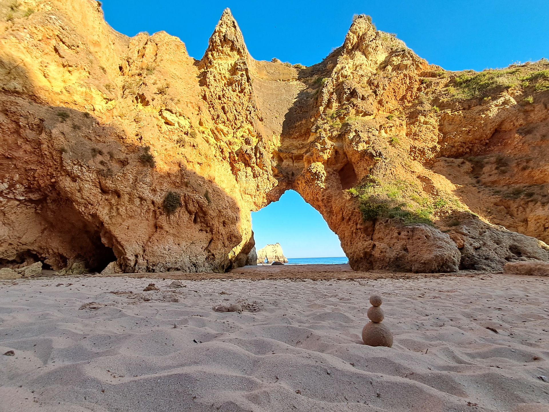 Praia dos Tres Irmaos - cud natury na portugalskim wybrzeżu