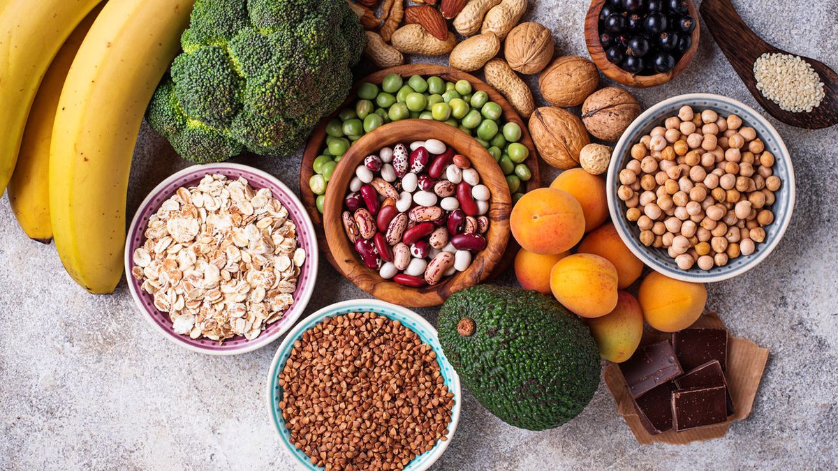 Działanie antyoksydacyjne mają różne owoce i warzywa.