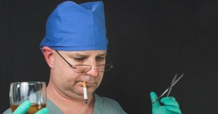 Za karę wystawiali pacjentów boso na mróz