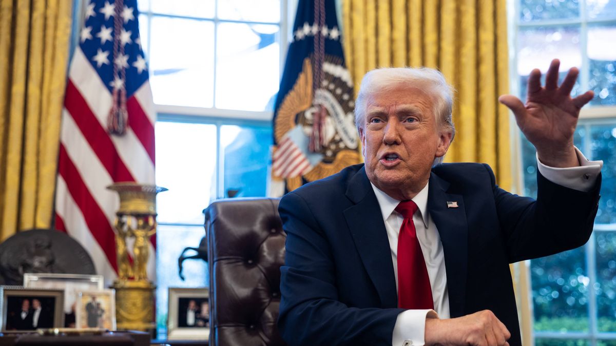 US President Donald Trump signs executive order on auto tariffs
epa11990567 US President Donald Trump delivers remarks on auto tariffs and other topics in the Oval Office of the White House in Washington, DC, USA, 26 March 2025.  EPA/FRANCIS CHUNG / POOL 
Dostawca: PAP/EPA.
FRANCIS CHUNG / POOL
white house, washington, politics, press conference, government