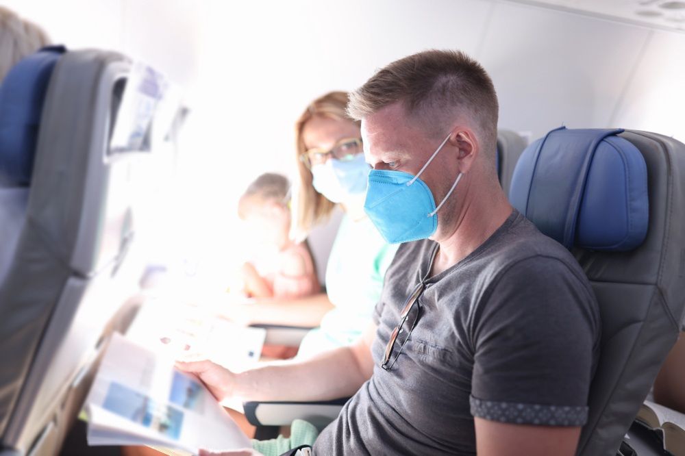 Maski stały się nieodłącznym towarzyszem pasażerów samolotu