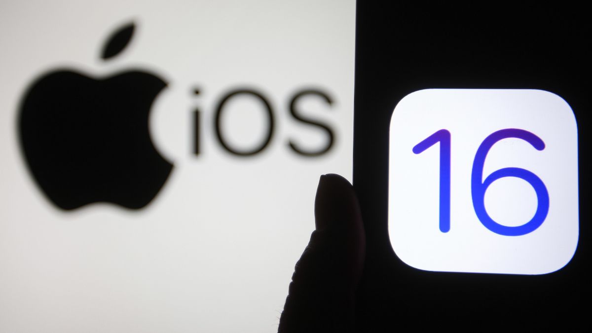 UKRAINE - 2021/10/05: In this photo illustration, IOS 16 logo is seen on a smartphone screen with an Apple logo in the background. (Photo Illustration by Pavlo Gonchar/SOPA Images/LightRocket via Getty Images)