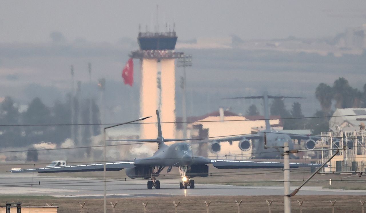 B-1B Bomber.