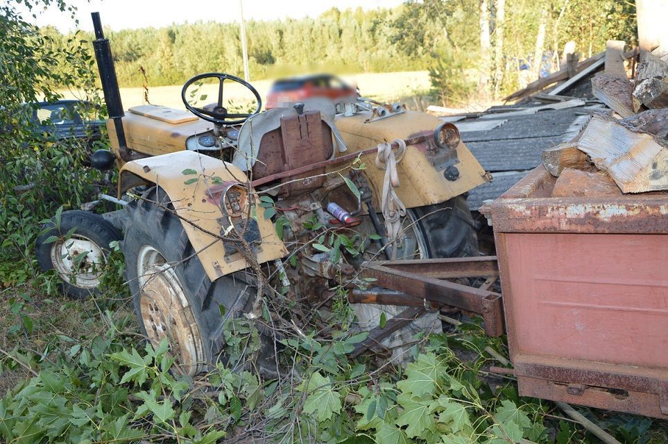 Tragiczny wypadek podczas rozładunku drewna. Nie żyje mężczyzna